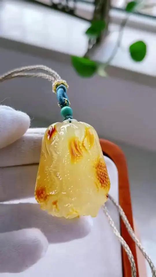 蜜蜡之美「福」极品.天然原矿蜜蜡.白菜.吊坠.亦可以做手把件.手玩件.博古架挂件 立体白菜