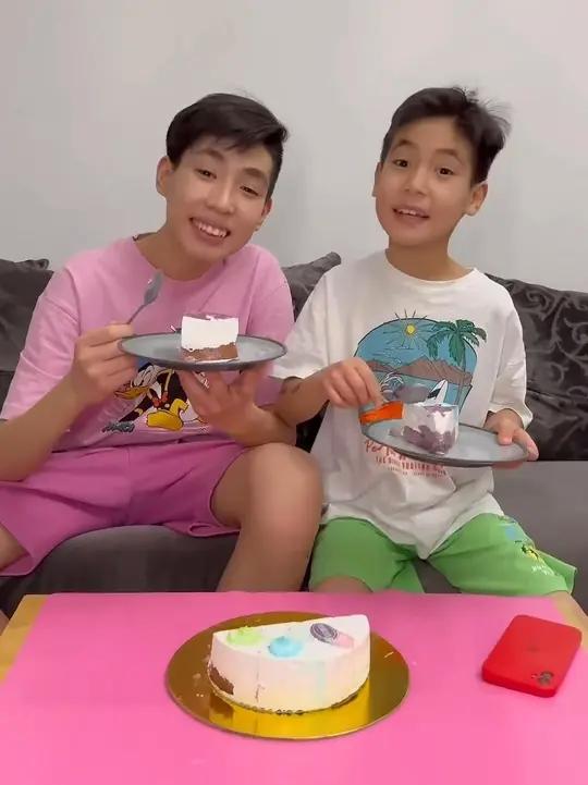 儿童动画:兄弟蛋糕之争,首份甜蜜会赠予谁?