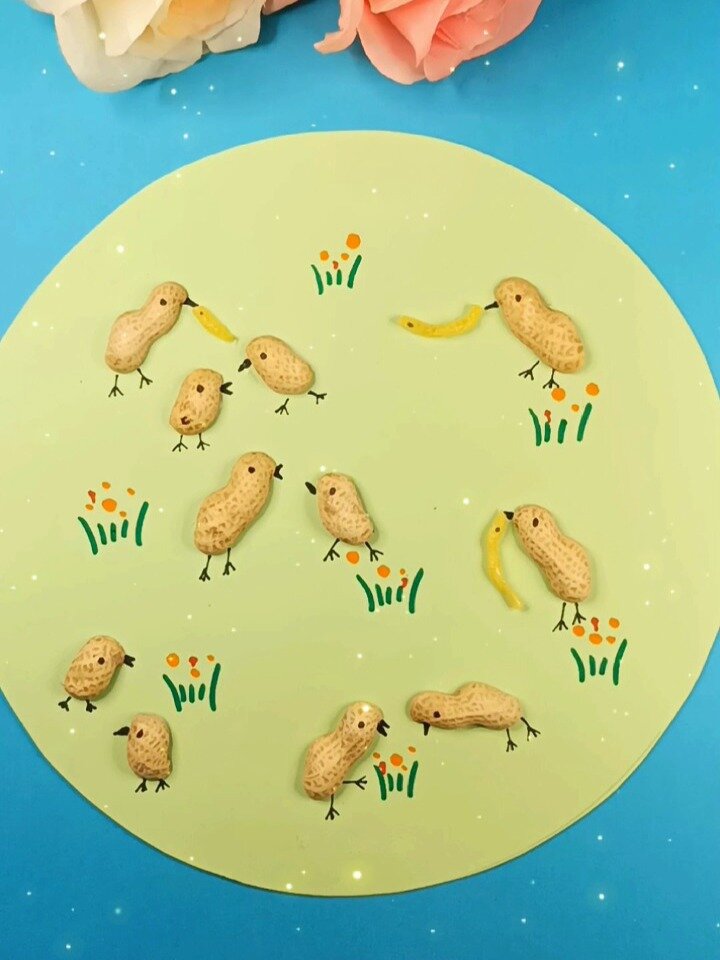 吃剩的花生壳不要扔,用来做小鸡吃虫的画吧