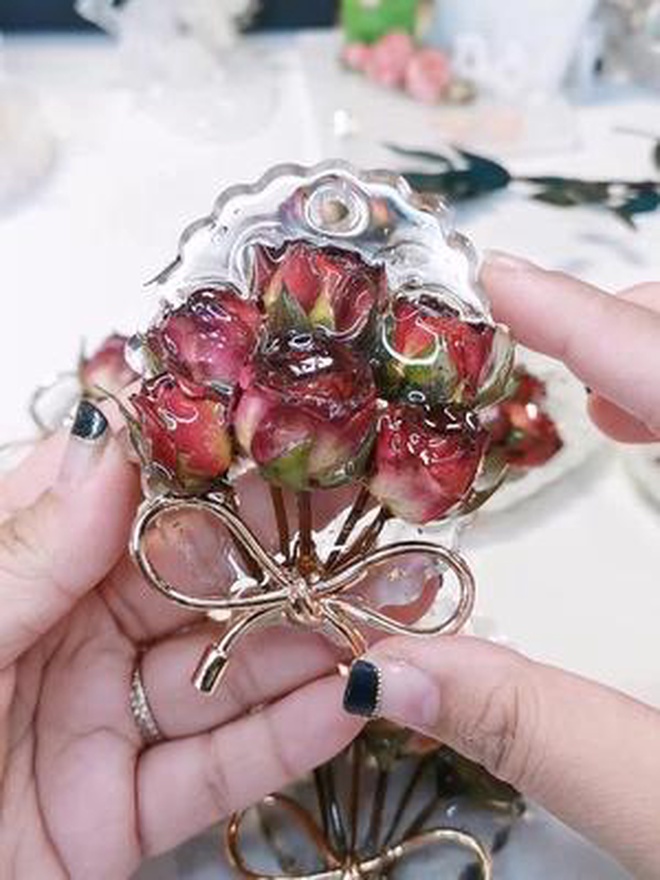 日常上班,日常脱模,什么都是日常,只有你是例外。花花做花牌 巧克力泡泡 干花挂件 冰箱贴 