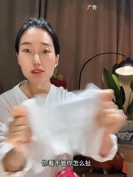 姐妹们拼手速!迪士尼和草莓熊联名婴儿手口湿巾你们看看到手到满满一大箱10大包才啥价?湿巾又