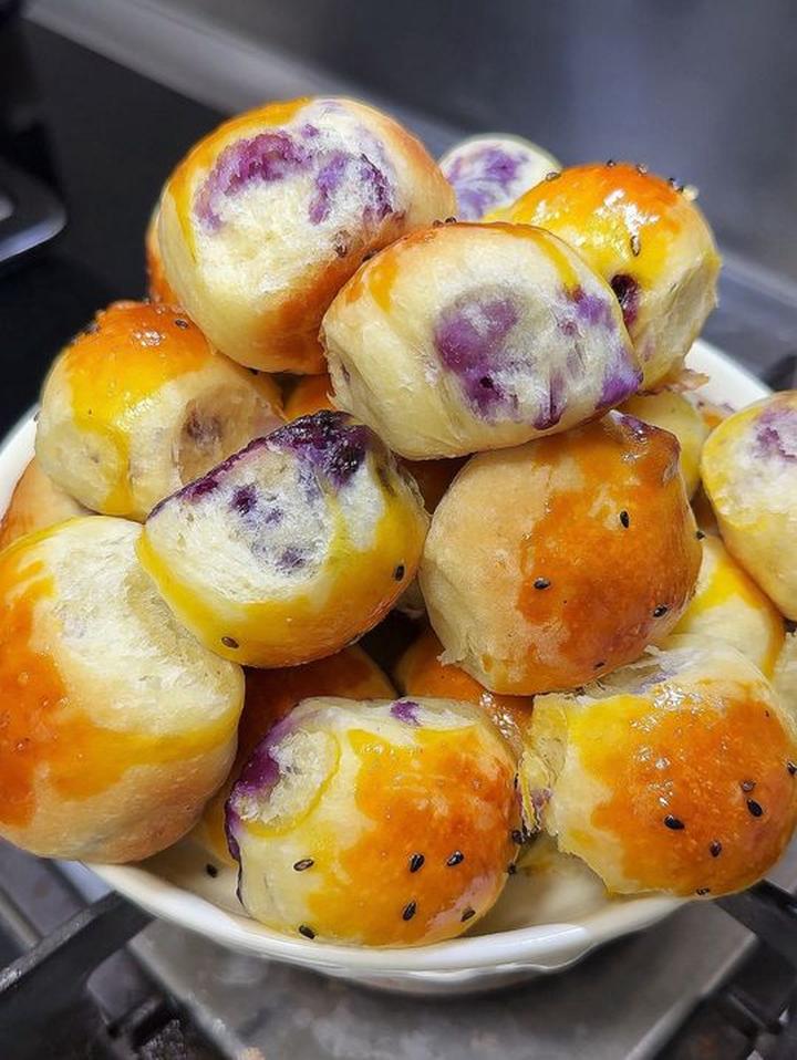 无需手套膜和厨师机，一口一个爆浆蓝莓小面包