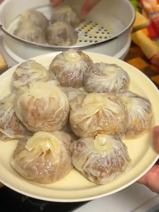 X皮薄馅真大 口味还多关键价格太实惠了,趁着能发货赶紧多囤点,做早餐夜宵都行