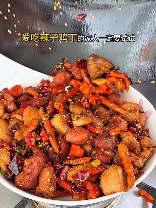 麻辣鲜香的鸡肉配上贵州的脆辣椒,出锅就是一道好吃开胃的下饭菜