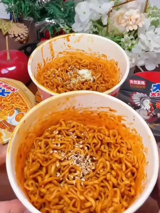 天然麦场的火鸡面现在居然个位数就能到手6桶6种口味！夜宵必备，快来抢购吧！