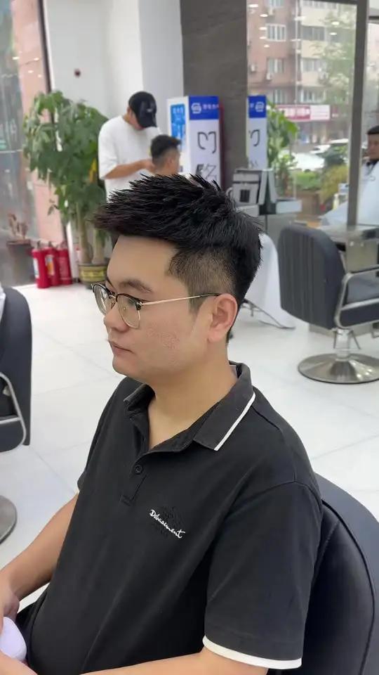 立体前刺 干净清爽的男士发型 男生烫发发型推荐 烫头发前和烫头发后