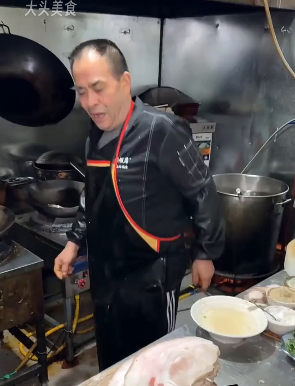 成都超大份连山回锅肉,一片25元搭配米饭绝了!