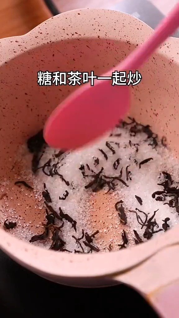 中午吃什么「焦糖奶茶」完美复刻,香甜过瘾,一次成功!下午茶还不自制一杯?快乐瞬间回来!美食