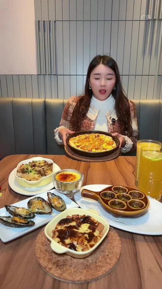 必胜客2025新菜单藏不住了,149元整整有8件套,有一半都是我没吃过的新品,想要尝鲜的赶