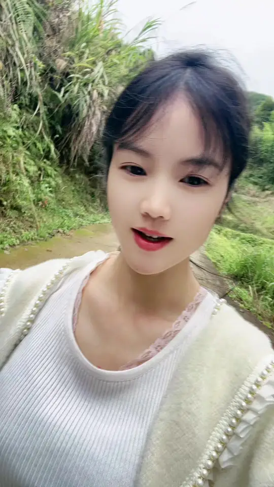 鸡爪泡酒味道如何？乡村生活探秘野果之趣
