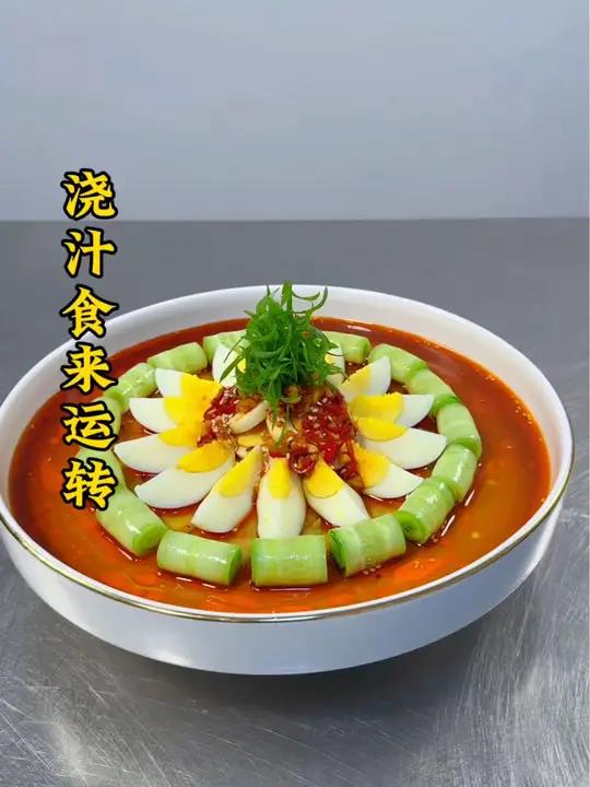 简单食材鸡蛋搭配黄瓜像我这样做,简单好看又好吃,口味酸辣,学会的赶紧安排起来 厨师 美食 