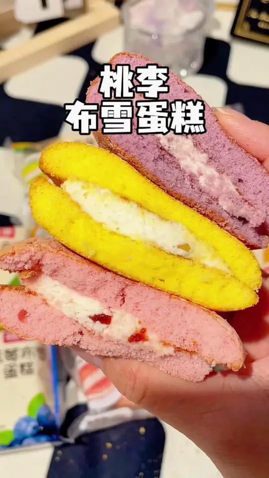 国民老品牌 桃李他家的布雪蛋糕是真的好吃，松松软软的蛋糕胚，夹着奶油蔓越莓，一口下去超满足