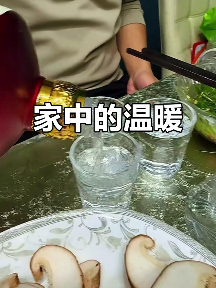 一天忙碌后，看到他做饭的背影，心里暖暖的，幸福就是如此简单