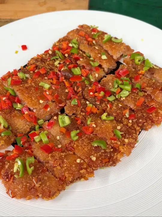 鲊肉，又叫酸肉坛子肉，这是一道传统菜，代表我们很多人的回忆