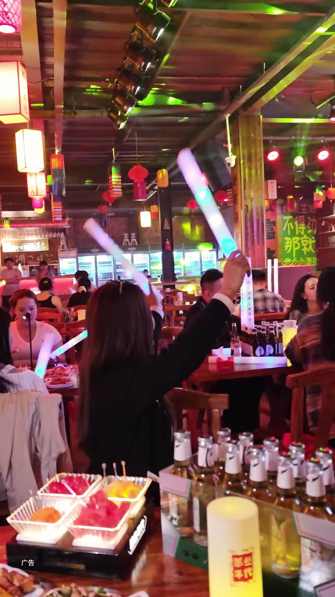 桥西这家酒吧真的很有特色!民谣集 民谣弹唱 民谣现场 酒馆不打烊 民谣酒馆