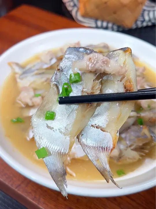 如果你没来过温州,那一定要试试我们这里的,这道咸鲜鲳鱼鲞蒸五花肉,真的好下饭 温州美食
