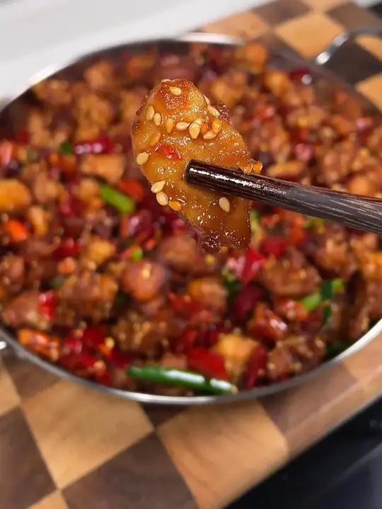 Y好吃的辣子鸡,做法简单,吃起来太过瘾了!不用出门自己在家也能做出饭店里的味道!