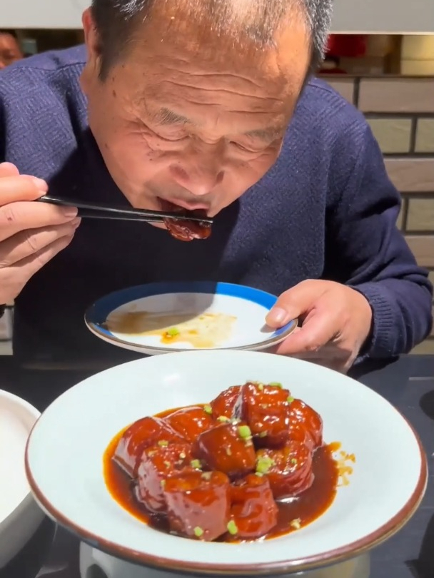 带我爸来山东吃鲁菜特色九转大肠