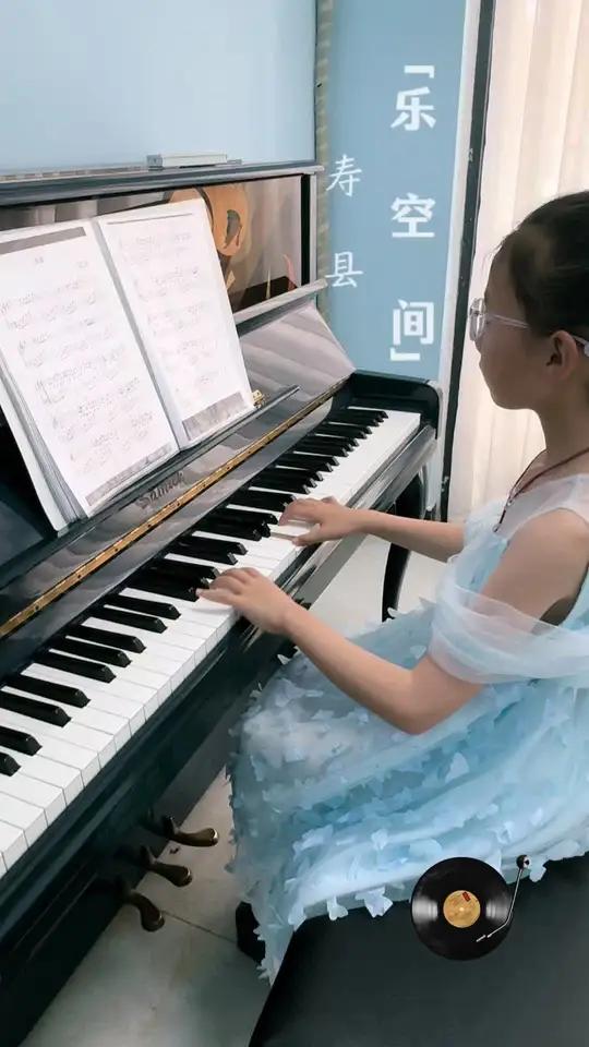 寿县乐空间:多彩音乐之旅,从这里启航!吉他:从温暖到激情,轻松入门,畅享弹奏!架子鼓:释放