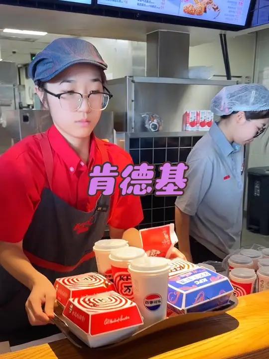 肯德基七虾堡半价桶只要50多，左下角冲