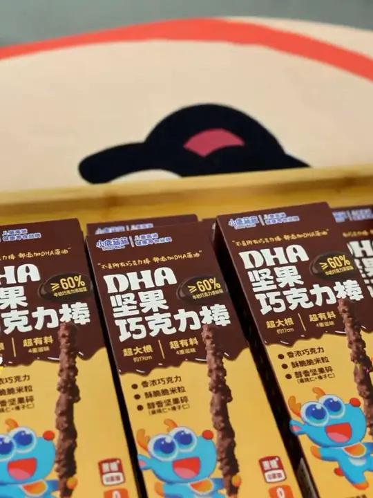 没有小朋友会拒绝的超大版坚果巧克力棒!