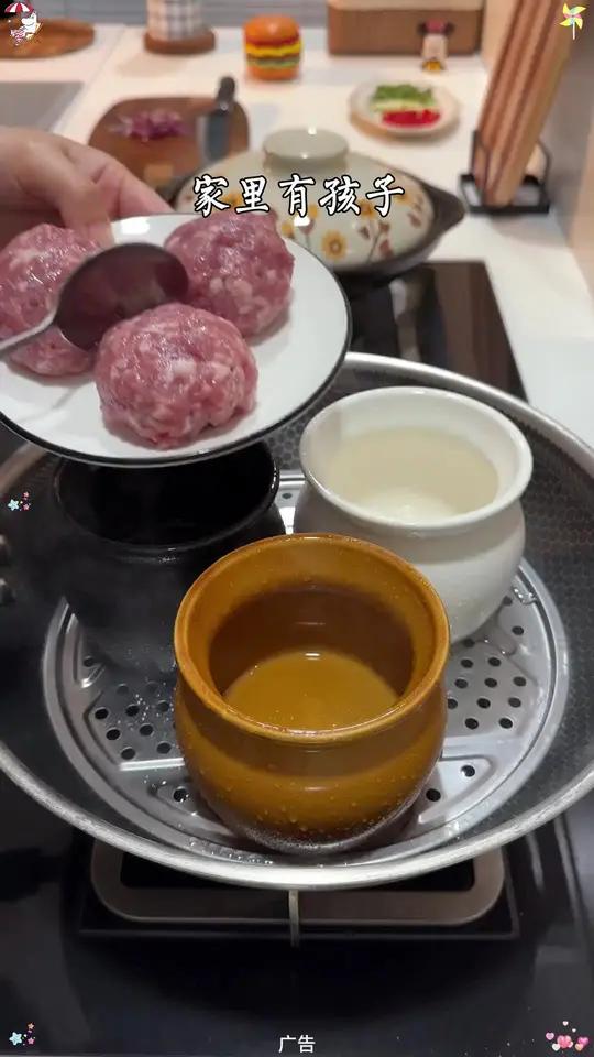 每周我都会给孩子，蒸上几次这个瓦罐汤，很好的锁住食物的营养，原汁原味，鲜美又好喝~ 瓦罐汤