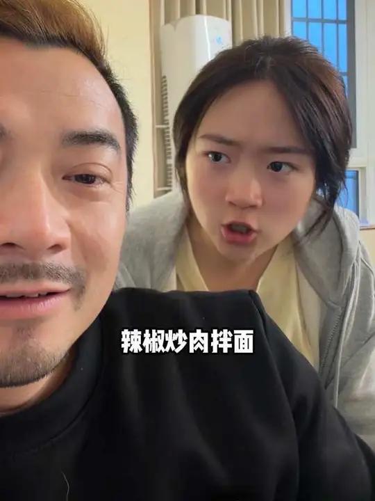 辣椒炒肉拌面