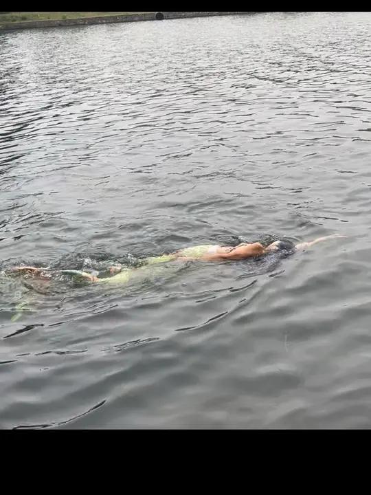 美人鱼下水啦 专业动作请勿模仿 潜水 0基础游泳教学 公开水域游泳 水下摄影