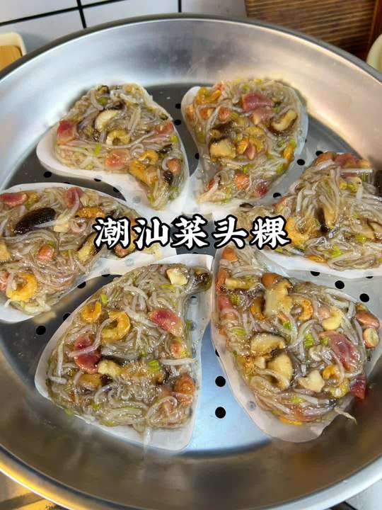 潮汕菜头粿，用油煎一下更香，外焦里嫩，蘸蒜蓉辣椒酱真的香迷糊了