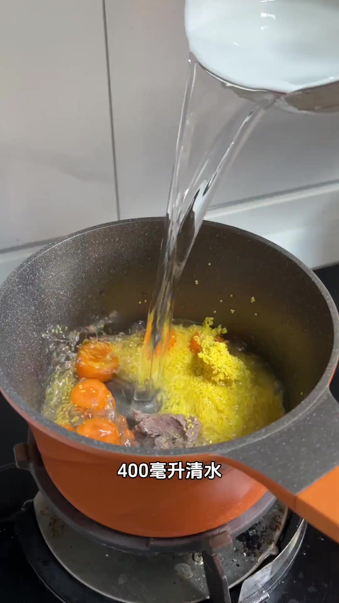 6个月后的宝宝一定要尽快这样吃牛肉小米粥 这样做出来的糊糊细腻丝滑