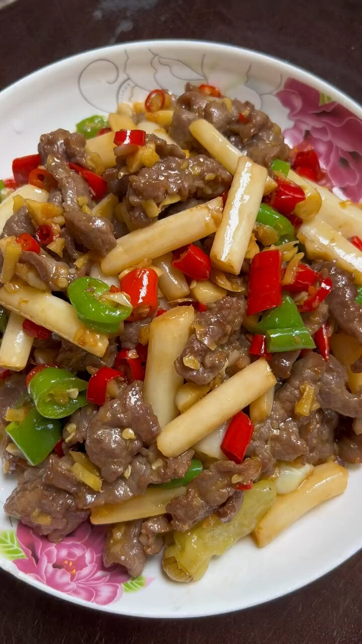 酸辣泡藕带炒牛肉 最好吃的做法酸辣爽口简单又下饭