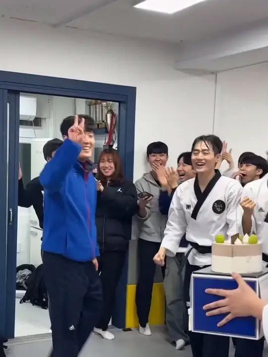 吹生日蛋糕蜡烛的最佳方式