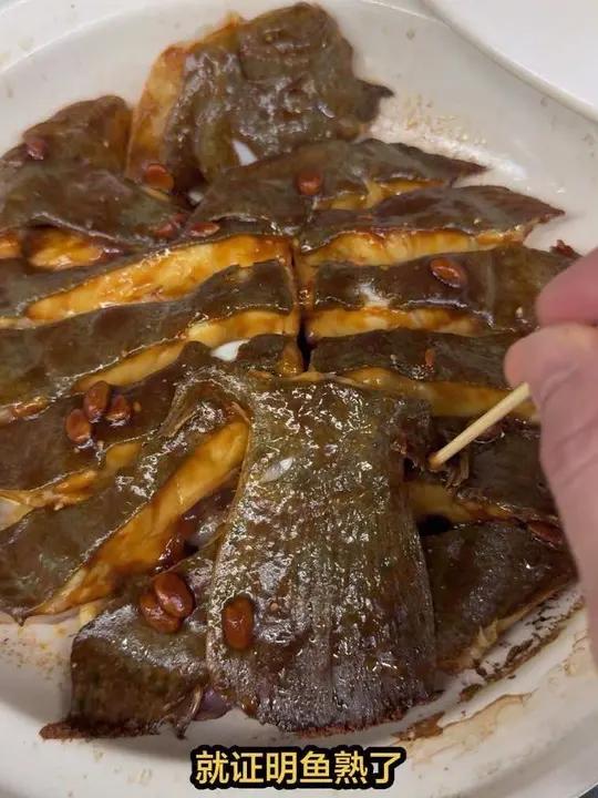 啫啫煲是粤菜里极具烟火气的经典菜品！今天和大家分享一下生啫的菜品：普宁豆酱生啫多宝鱼#美食