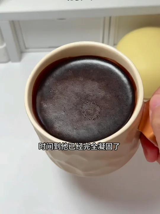 巧克力加牛奶摇一摇,居然能做出冰山熔岩