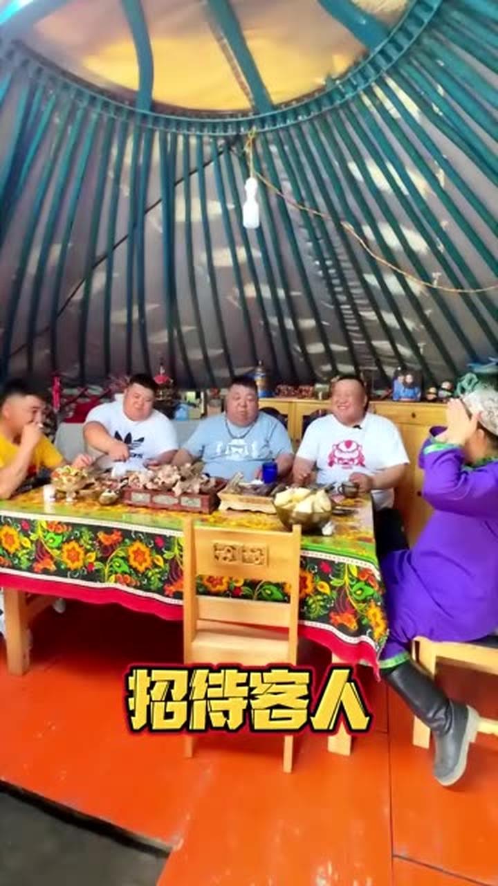 客人到了,手把肉也出锅了,大家一起品尝呼伦贝尔美食吧