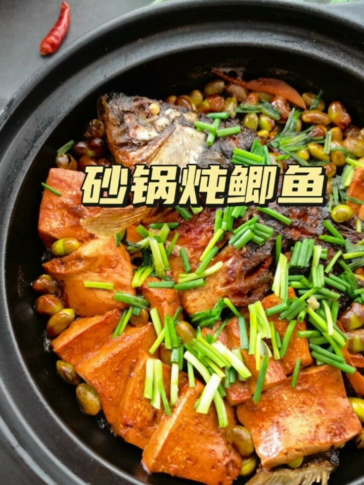 贴秋膘多吃鱼:砂锅炖鲫鱼,营养不发胖
