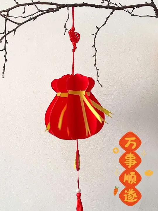 钱袋新年挂件手工制作来了,装饰家里再也不用去买了,和宝贝一起制作更有意义哦!新年手工元旦新