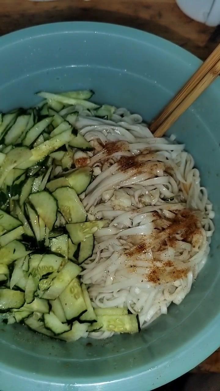 一碗真心实意的凉拌面 就是这个味儿 味道好极了你们想吃吗 记录真实生活 健康美食自己做 久
