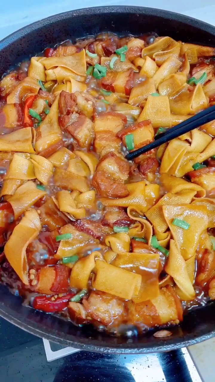 红烧肉炖干豆腐,老下饭了