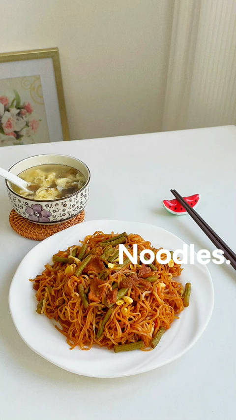 原来面条还能蒸着吃 这道面食,河南人应该每家都会做吧～各家有各家的做法,今天分享我从小吃到