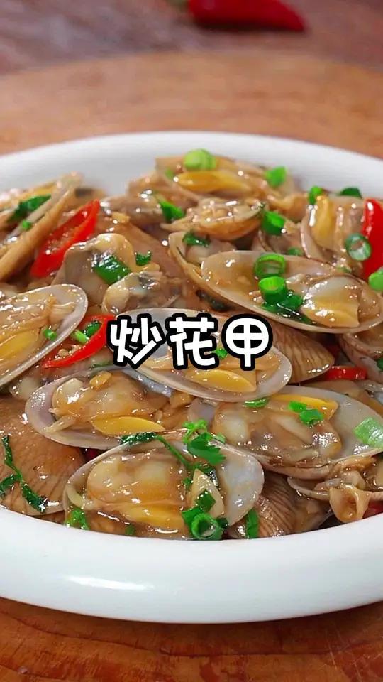 很多人在家炒花甲直接就下锅，难怪做出来花甲不好吃