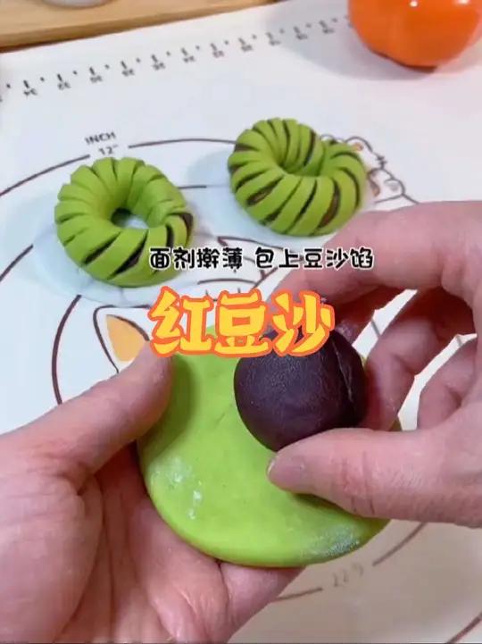 大人孩子都爱吃的豆沙卷,绵软细腻,好看又好吃,做法还简单