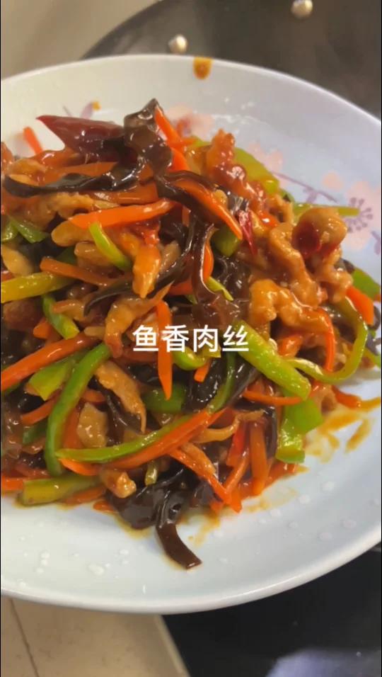 鱼香肉丝没有鱼,却能吃出疑似鱼的味道,中餐真的是太神奇了!家常做法,仅供参考哈～