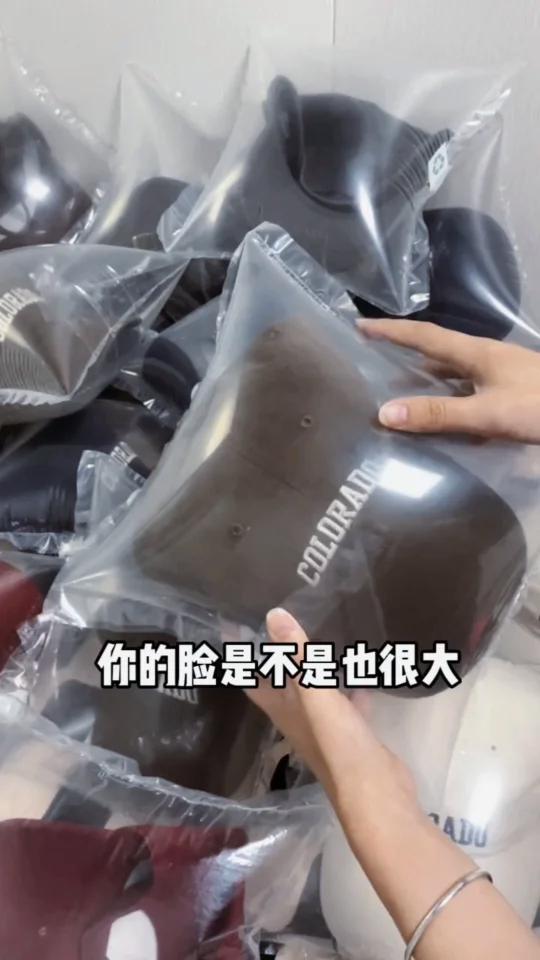 实在是太喜欢这顶绒面鸭舌帽了!