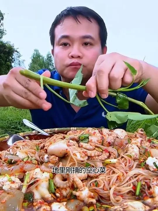 完整版泰式鲜辣八爪鱼生蚝肉拼盘凉拌米粉 泰国大叔泰国美食种草激励计划内容启发搜索全民任务