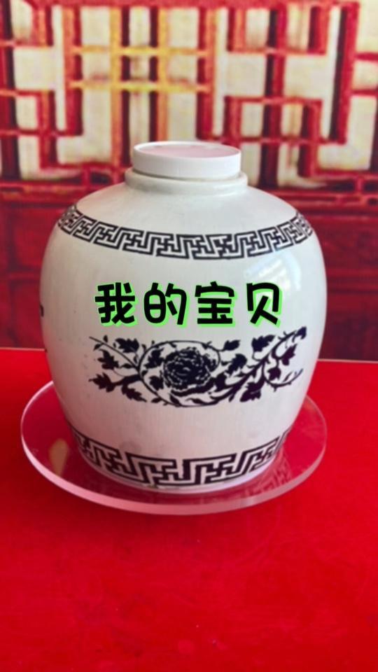 创新罗圈献彩道具特色:一、酒坛子:1、轻:只有几两重,如果太重了,不仅表演时自己吃力,更主