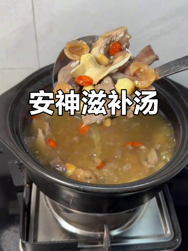 睡眠不佳,来碗桂圆莲子汤,清甜滋润,助你安睡