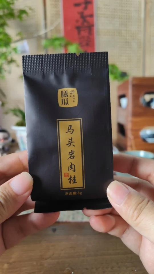 兄弟们,晚茶摇起来,今天分享曦瓜马头岩肉桂,陈香与桂皮香气结合,味道醇厚甘爽。茶器用的是毅