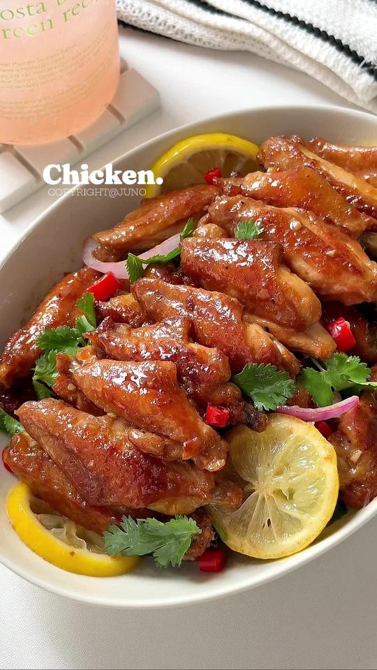 蒜香柠檬鸡翅外焦里嫩清爽不腻好吃哭!