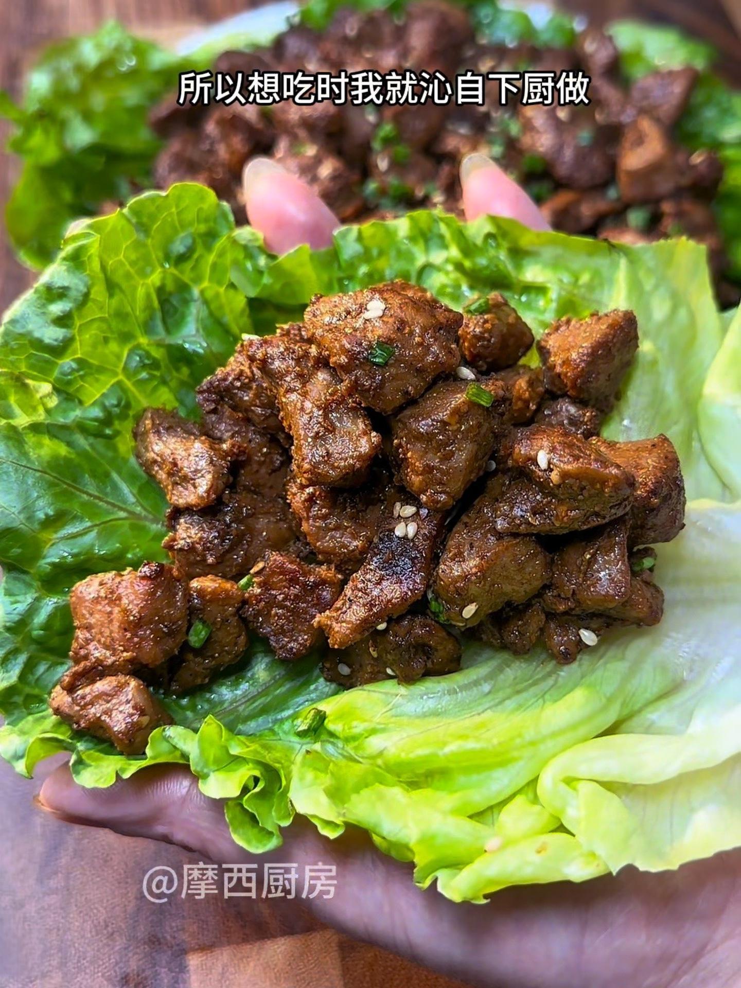 在家做的烧烤肉粒太香了！肉串外焦里嫩，焦香扑鼻，干净又健康，全家都吃得开心！烤肉串 在家烤